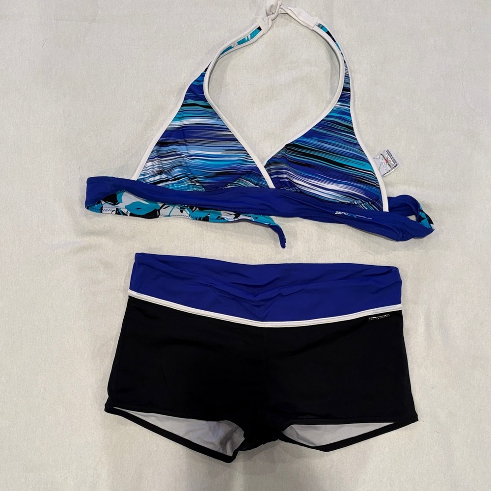 Women’s ZeroXposur 2 piece reversible top swim suit. Size 12. NWOT